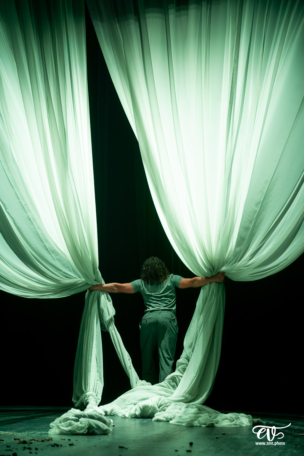 REVENIR (CIE LE TALON ROUGE)